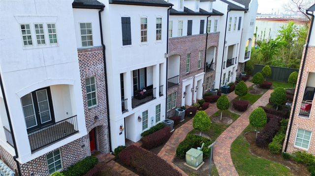 2029 Fannin N, Houston, TX 77045