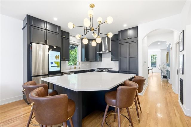 344 W Scott Street, Chicago, IL 60610