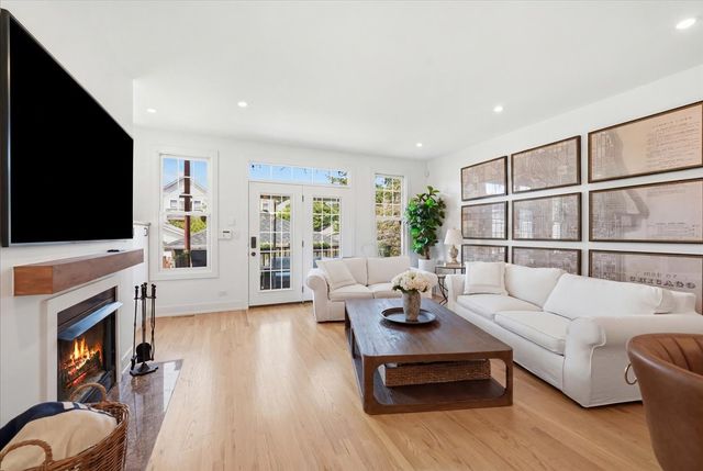344 W Scott Street, Chicago, IL 60610