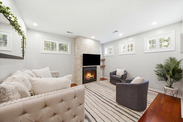 344 W Scott Street, Chicago, IL 60610