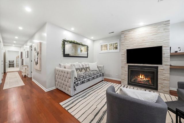 344 W Scott Street, Chicago, IL 60610