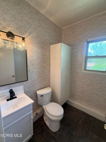 329 E Lake Street, Toledo, OH 43608