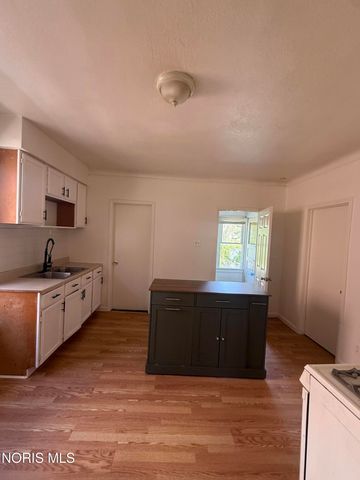 329 E Lake Street, Toledo, OH 43608
