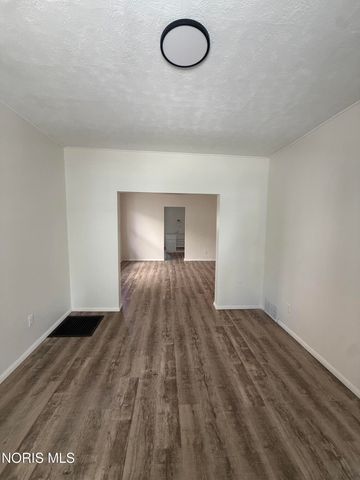 329 E Lake Street, Toledo, OH 43608