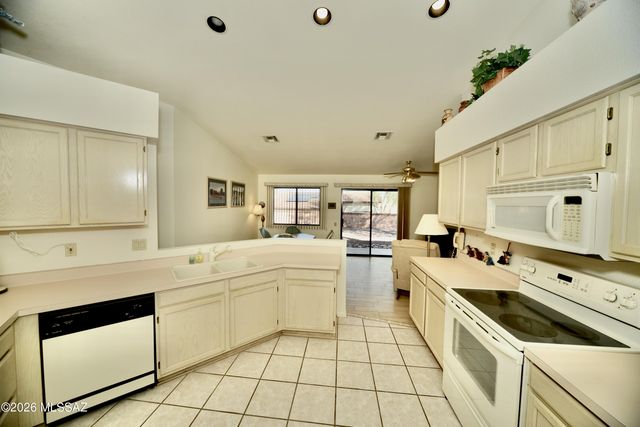 166 N Wellspring Drive, Green Valley, AZ 85614