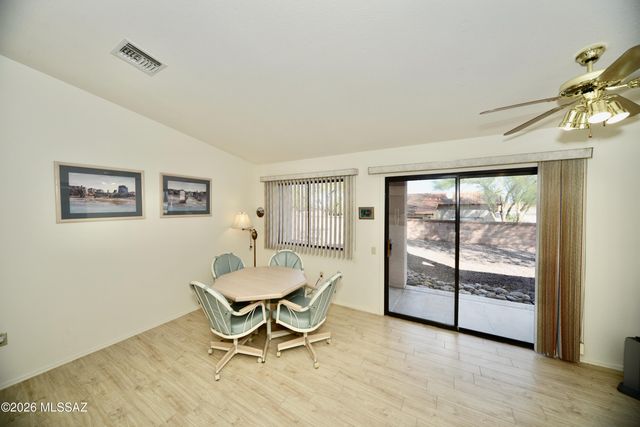 166 N Wellspring Drive, Green Valley, AZ 85614