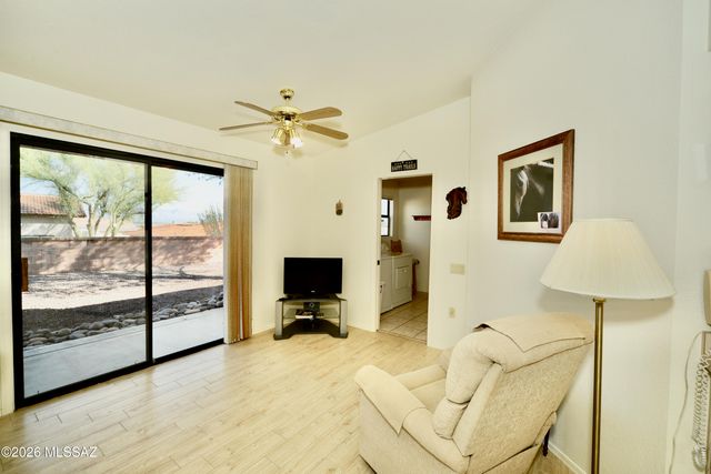 166 N Wellspring Drive, Green Valley, AZ 85614