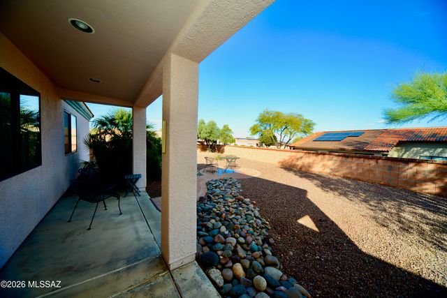 166 N Wellspring Drive, Green Valley, AZ 85614