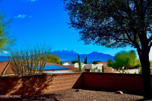 166 N Wellspring Drive, Green Valley, AZ 85614