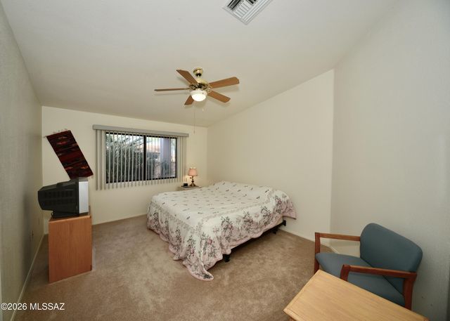 166 N Wellspring Drive, Green Valley, AZ 85614