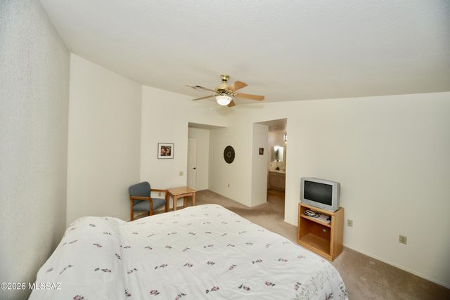 166 N Wellspring Drive, Green Valley, AZ 85614