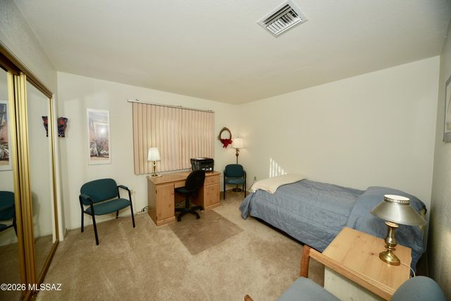 166 N Wellspring Drive, Green Valley, AZ 85614