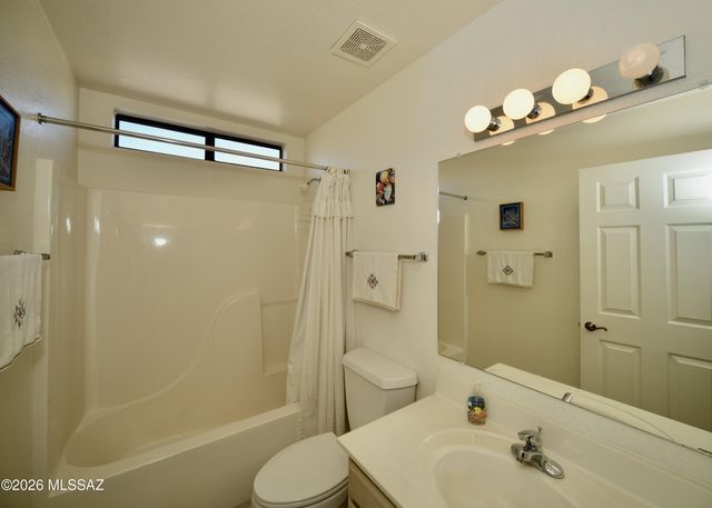 166 N Wellspring Drive, Green Valley, AZ 85614