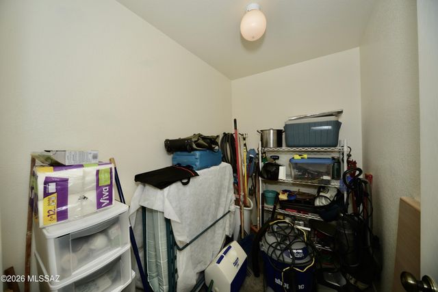 166 N Wellspring Drive, Green Valley, AZ 85614