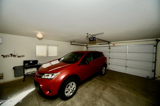 166 N Wellspring Drive, Green Valley, AZ 85614