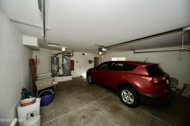 166 N Wellspring Drive, Green Valley, AZ 85614