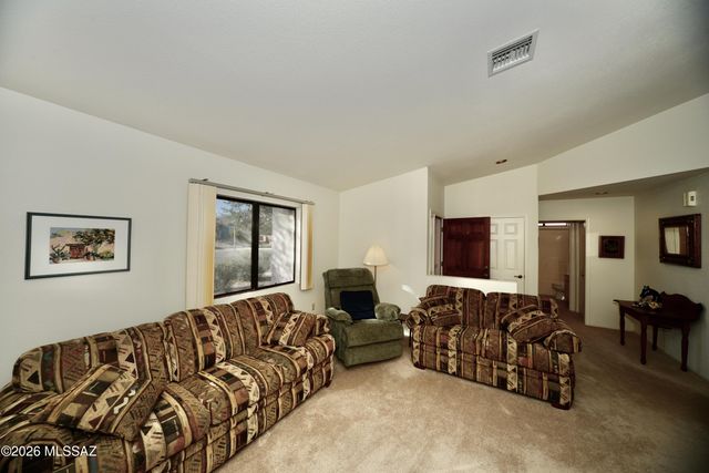 166 N Wellspring Drive, Green Valley, AZ 85614