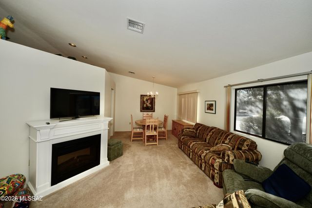 166 N Wellspring Drive, Green Valley, AZ 85614