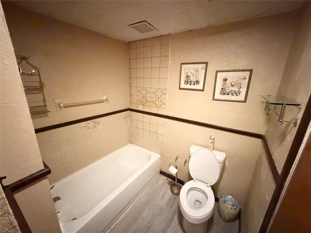 2565 W 24TH Street, Erie, PA 16506