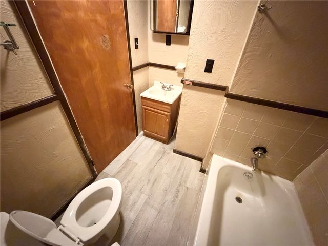 2565 W 24TH Street, Erie, PA 16506