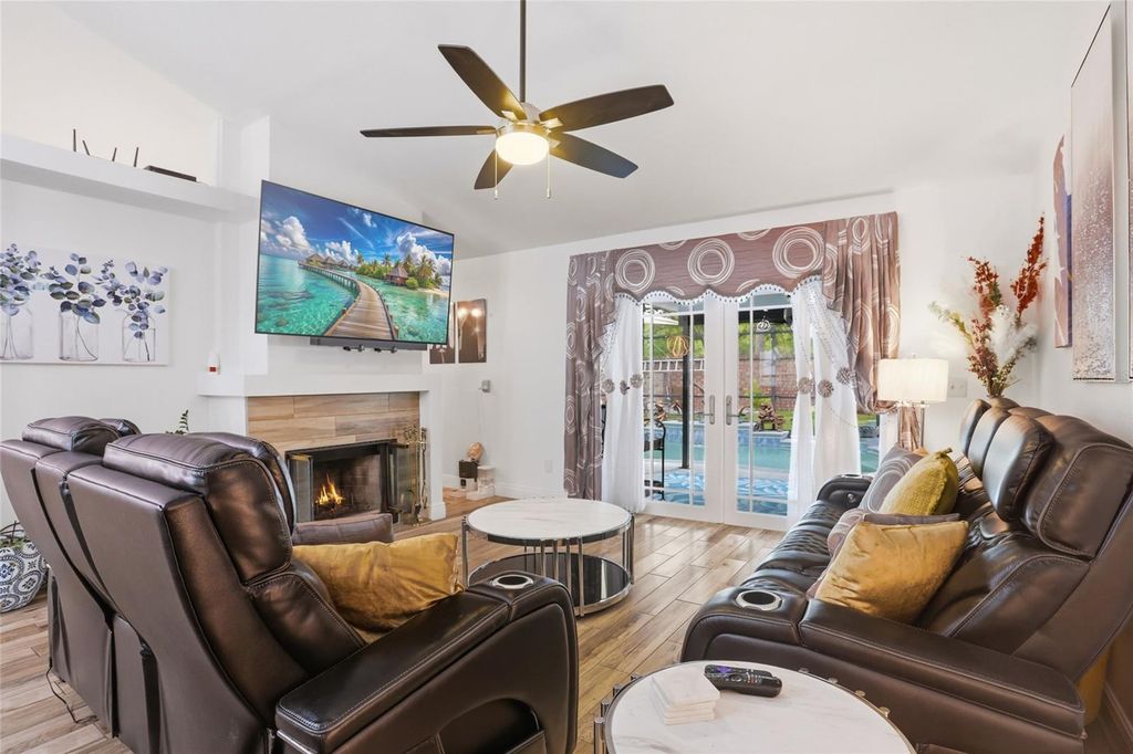 Image 21 of property listing at 3185 TIMUCUA CIRCLE, Orlando, FL 32837