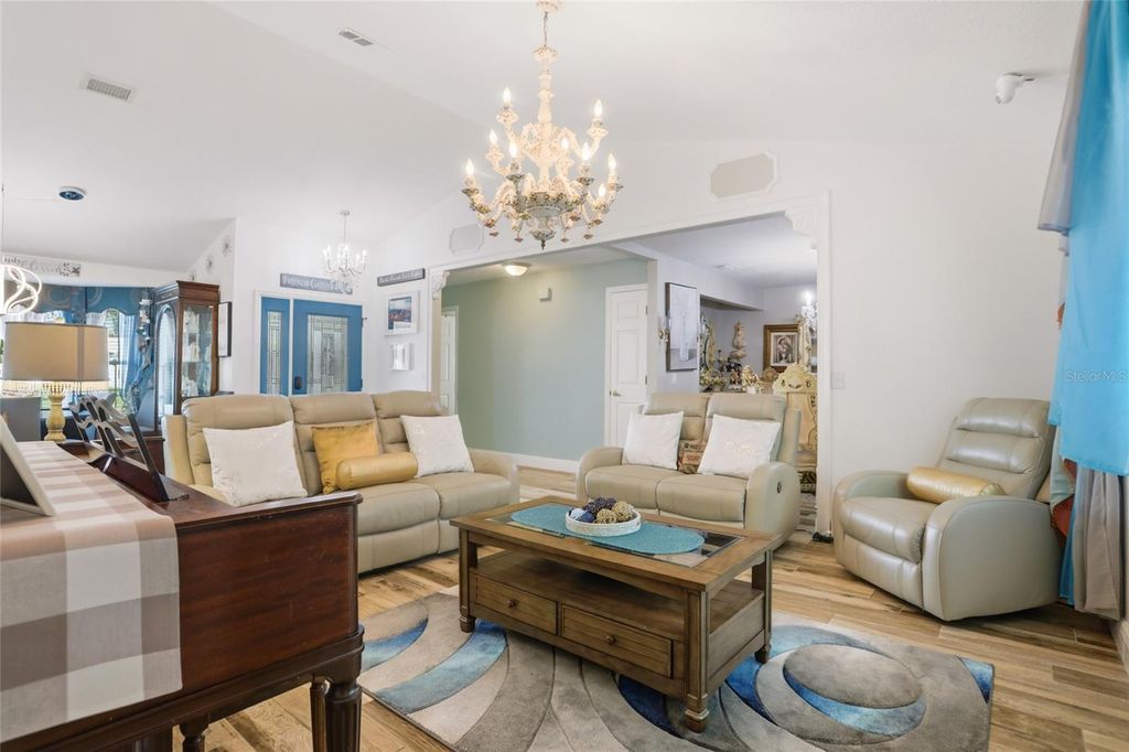 Image 23 of property listing at 3185 TIMUCUA CIRCLE, Orlando, FL 32837