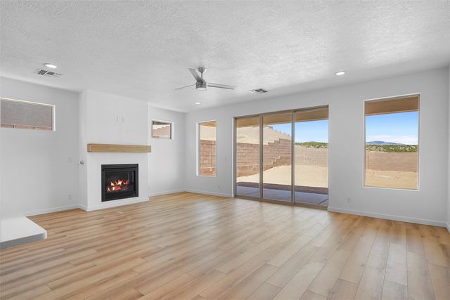 60 Cadena Loop, White Rock, NM 87547