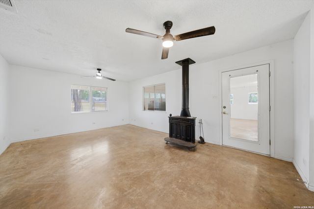 144 OAK PARK RD, Adkins, TX 78101