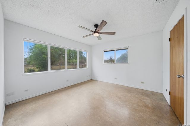 144 OAK PARK RD, Adkins, TX 78101