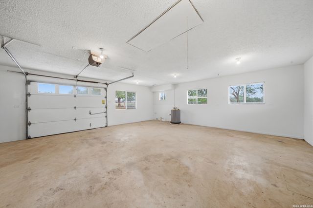 144 OAK PARK RD, Adkins, TX 78101