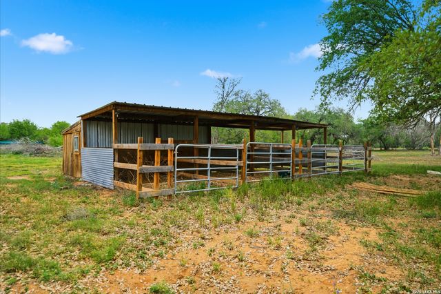 144 OAK PARK RD, Adkins, TX 78101