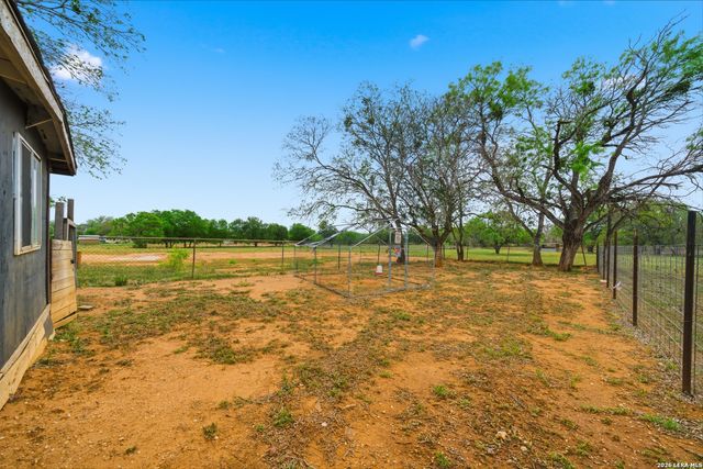 144 OAK PARK RD, Adkins, TX 78101