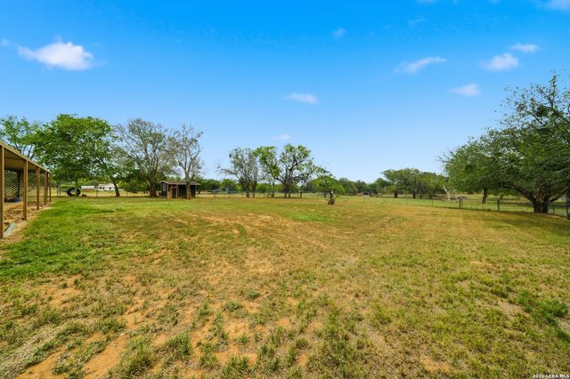 144 OAK PARK RD, Adkins, TX 78101