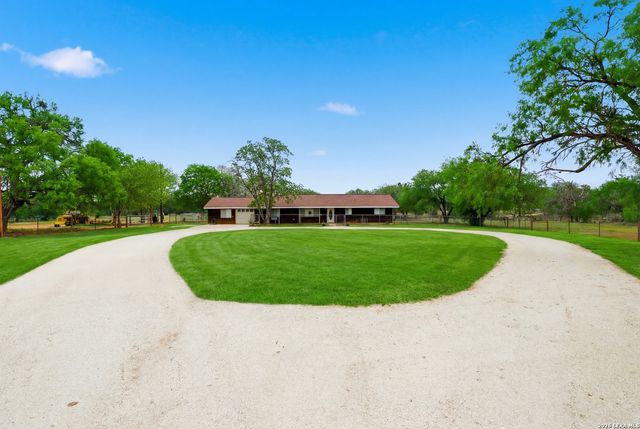 144 OAK PARK RD, Adkins, TX 78101