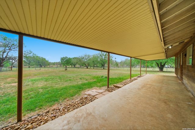 144 OAK PARK RD, Adkins, TX 78101
