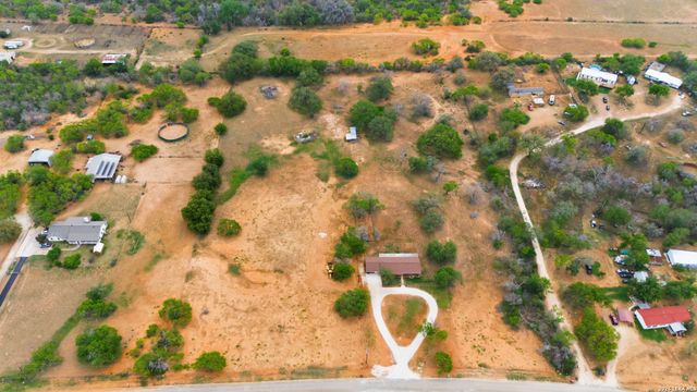 144 OAK PARK RD, Adkins, TX 78101