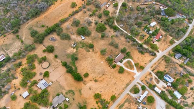 144 OAK PARK RD, Adkins, TX 78101