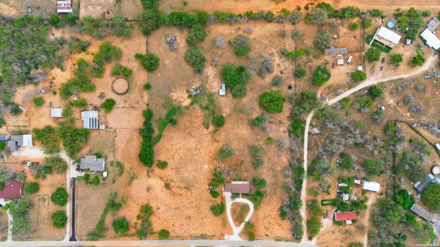144 OAK PARK RD, Adkins, TX 78101