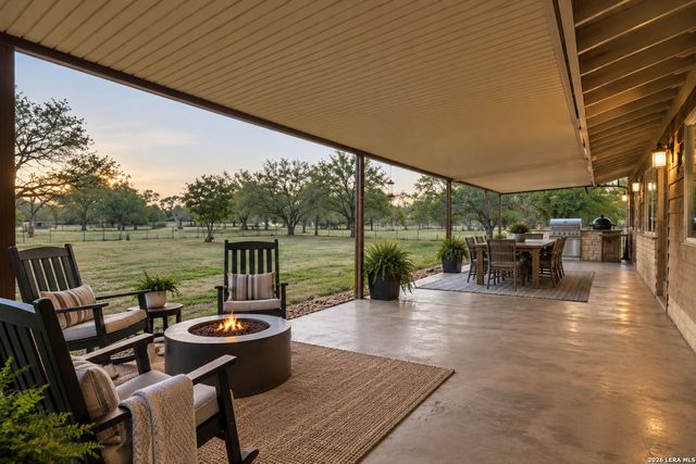 144 OAK PARK RD, Adkins, TX 78101