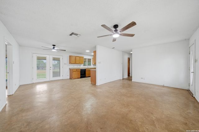 144 OAK PARK RD, Adkins, TX 78101