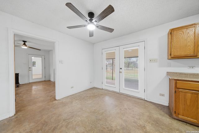 144 OAK PARK RD, Adkins, TX 78101