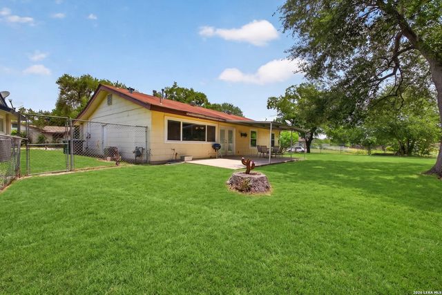 6002 PINE VALLEY DR, San Antonio, TX 78242