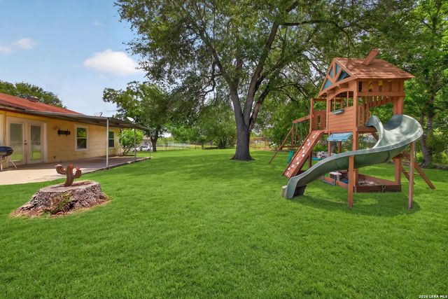6002 PINE VALLEY DR, San Antonio, TX 78242