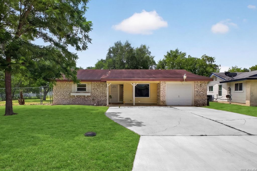 6002 PINE VALLEY DR, San Antonio, TX 78242