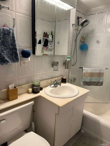 6125 98th Street 11C, Rego Park, NY 11374