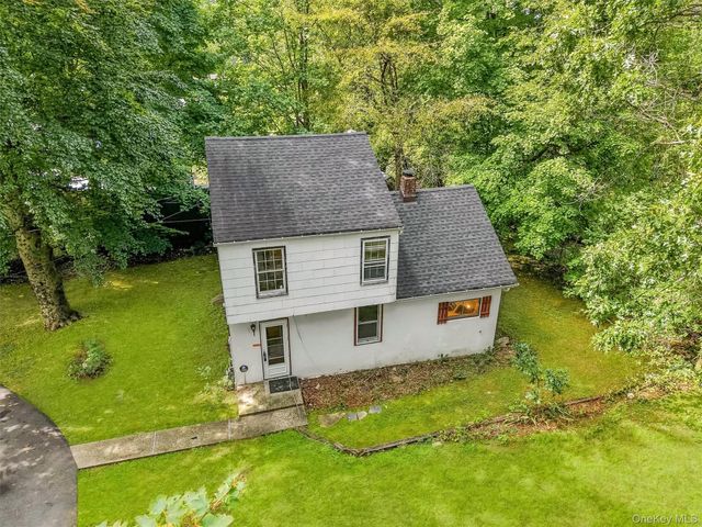 16 Cottage Avenue, Nanuet, NY 10954