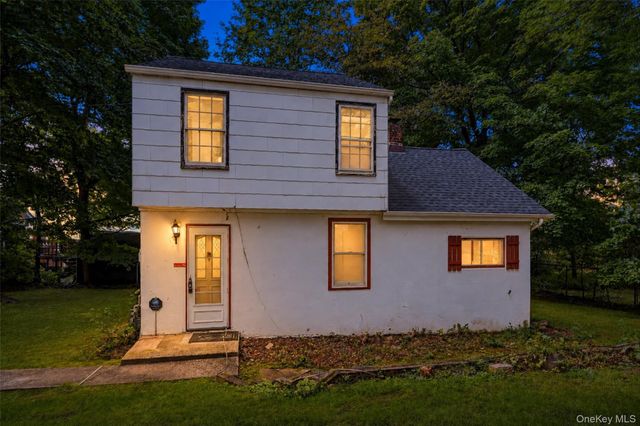 16 Cottage Avenue, Nanuet, NY 10954