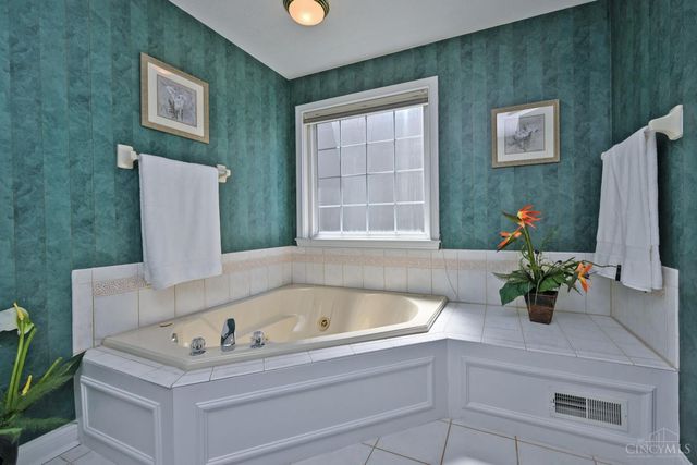 8552 Deerway Drive, Sycamore Twp, OH 45236