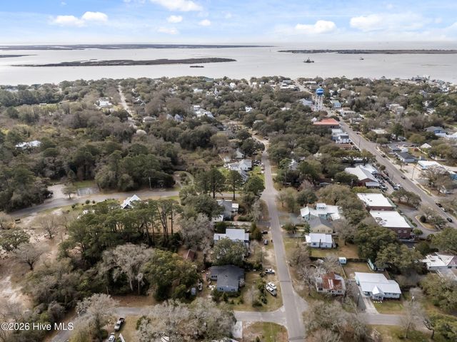 614 N Atlantic Avenue, Southport, NC 28461