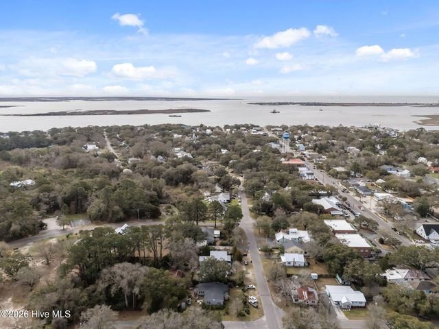 614 N Atlantic Avenue, Southport, NC 28461